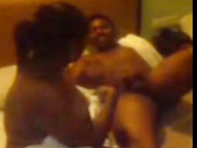 streckt einen mageren und attraktiven sexfilme mit frauen ab 50 Kerl im Pool