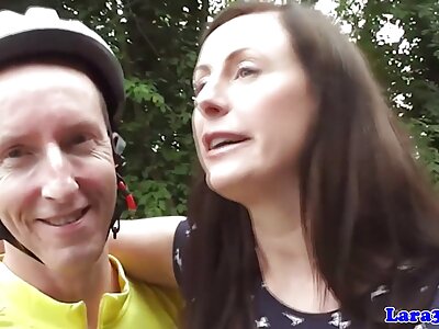 Sinnlicher Kerl kommt nach Hause und vertreibt sexfilme mit älteren damen das Mädchen mit Sex vom Yoga