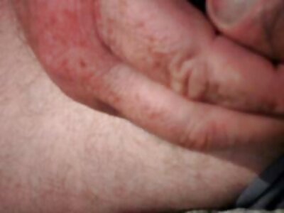 Mädchen zieht ein Korsett aus und fickt einen Mann mit einem Kuss auf die deutsche sex filme mit alten frauen Brust